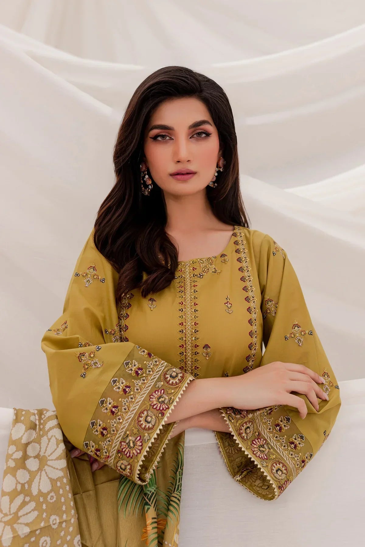 Batik - 3Pc Lawn Embroidered Shirt With Manaar Printed Dupatta & Trouser