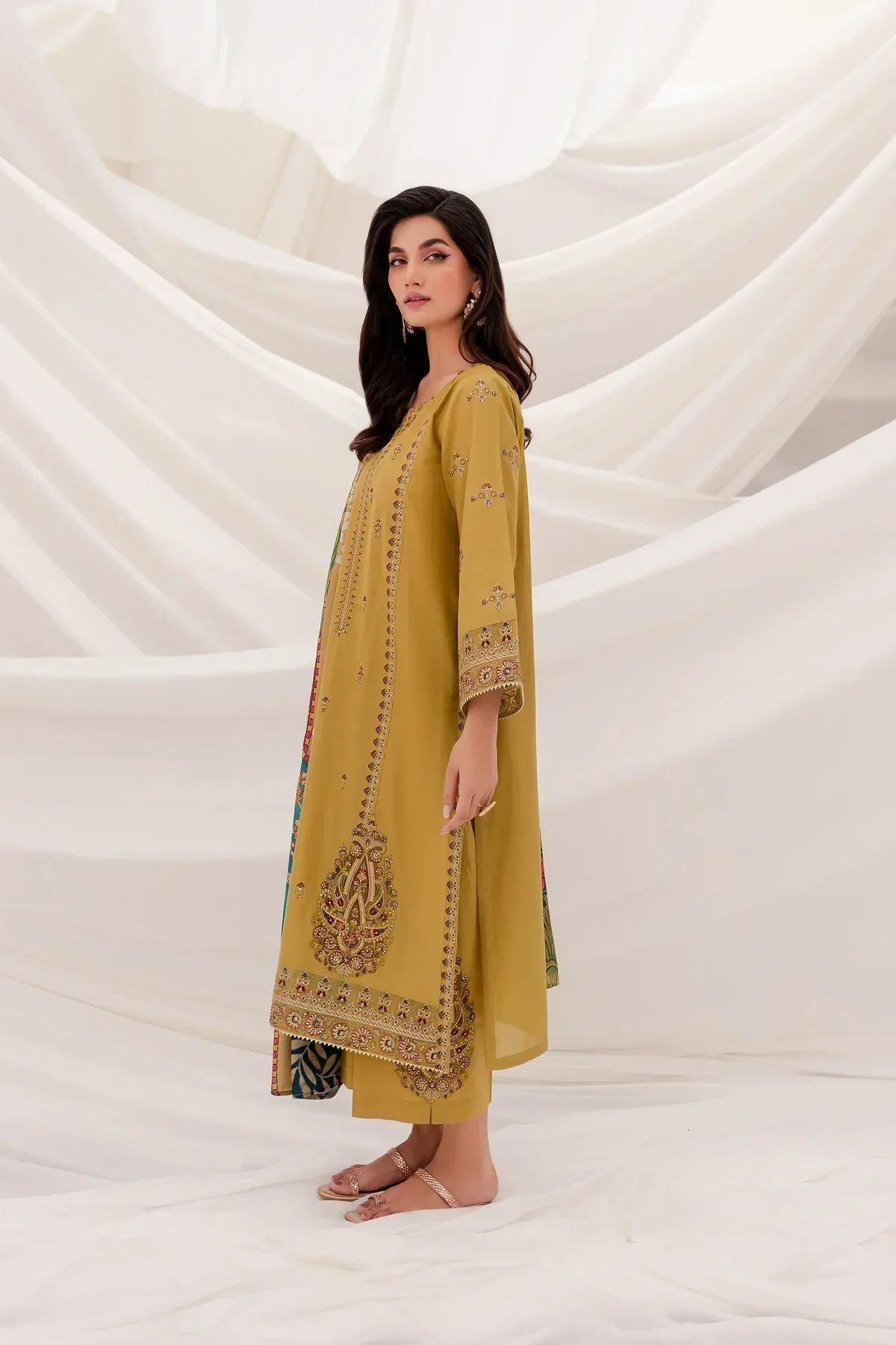 Batik - 3Pc Lawn Embroidered Shirt With Manaar Printed Dupatta & Trouser