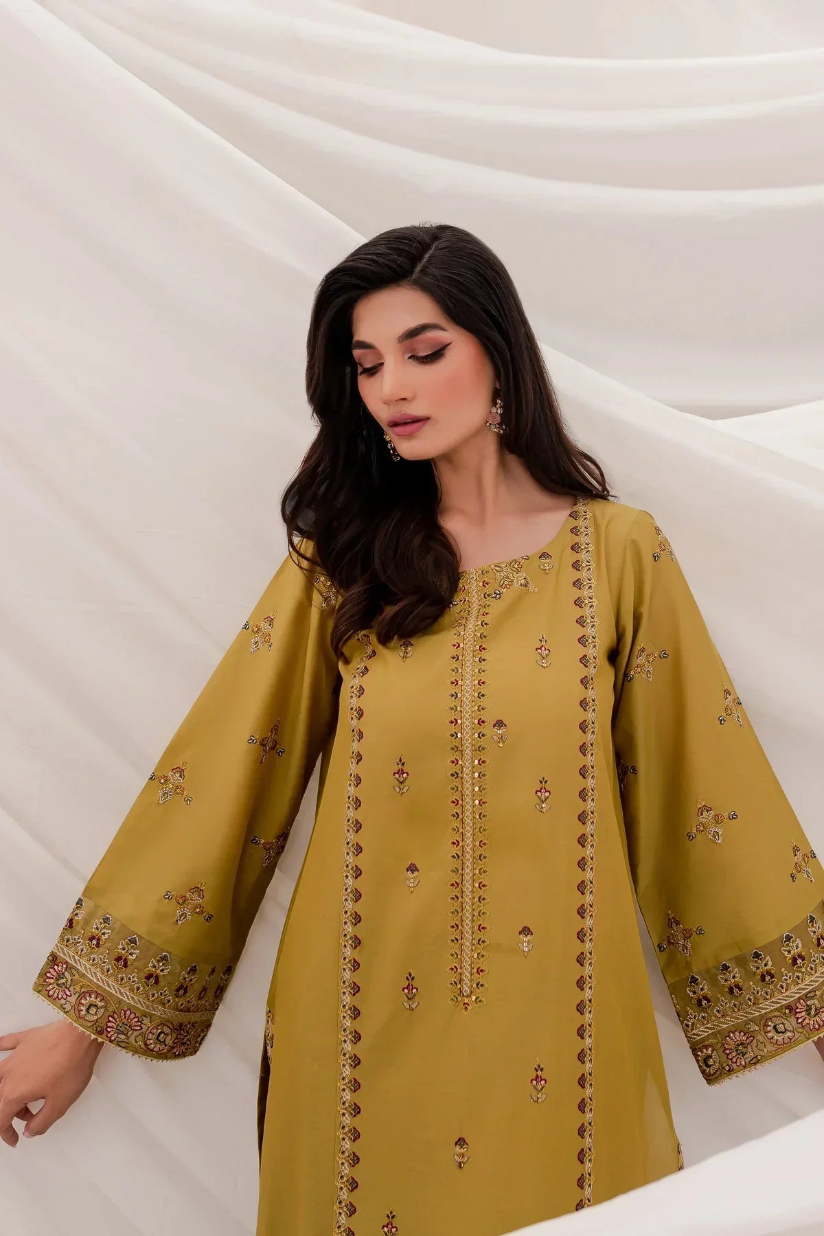 Batik - 3Pc Lawn Embroidered Shirt With Manaar Printed Dupatta & Trouser