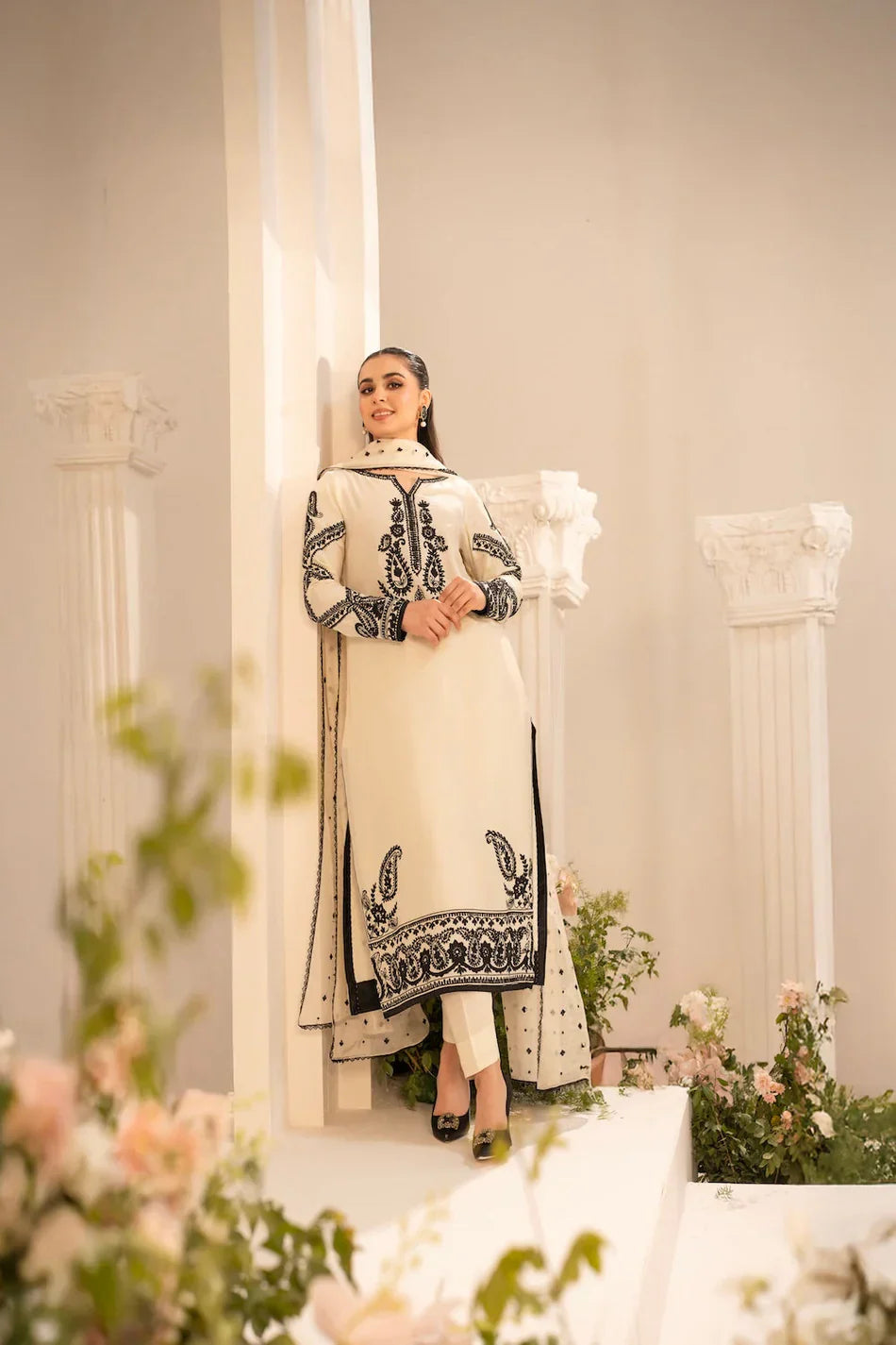 Agha Noor - 3Pc Lawn Embroidered Shirt With Khaddi Net Embroidered Dupatta And Trouser